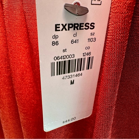 NWT express size M Shine Skimming Scoop Neck Twisted Strap Cami in Cinnabar - Picture 3 of 5